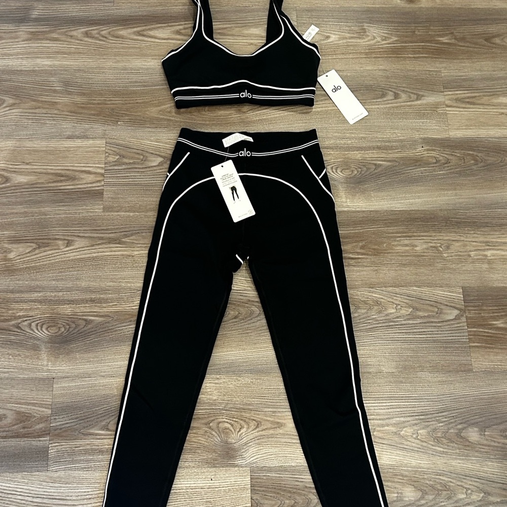 ALO Yoga Black Leggings with White Contrast Piping XS